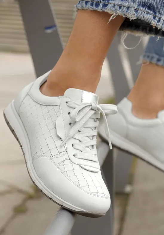 Sneaker