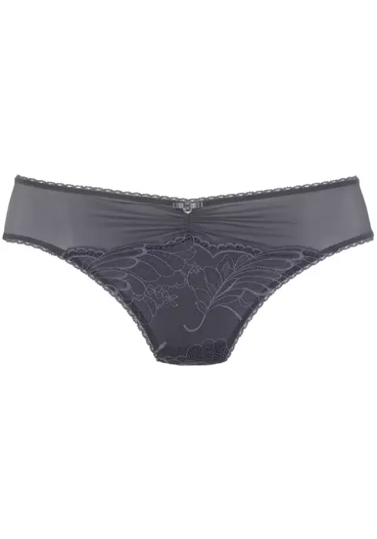 String"Antonella"