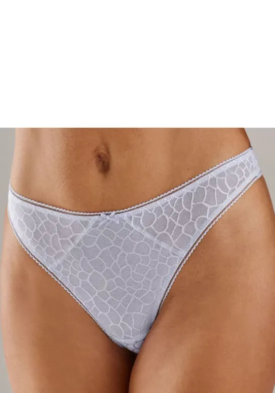 String"Chiara"